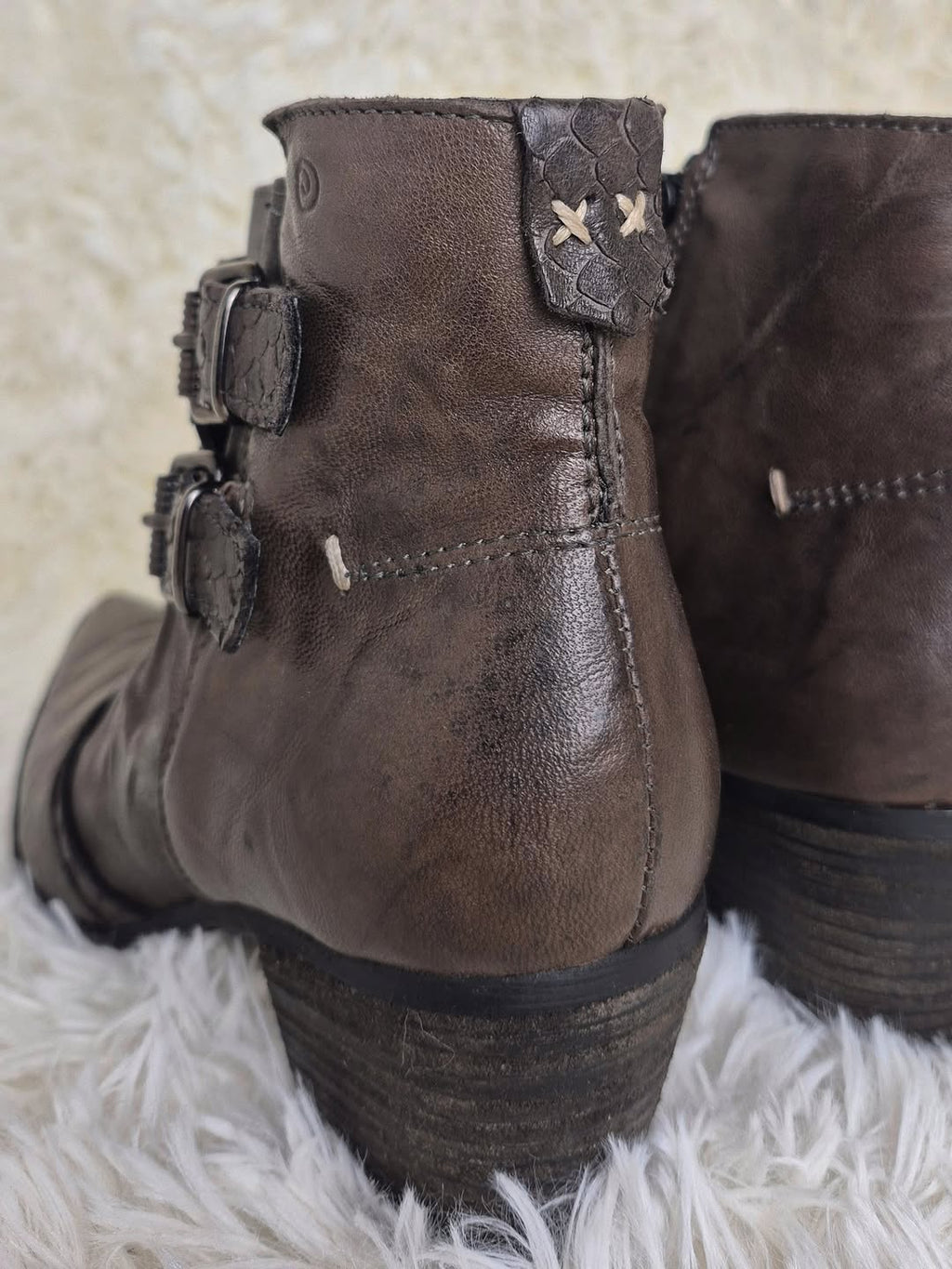 Khriò Weathered Belt Boots