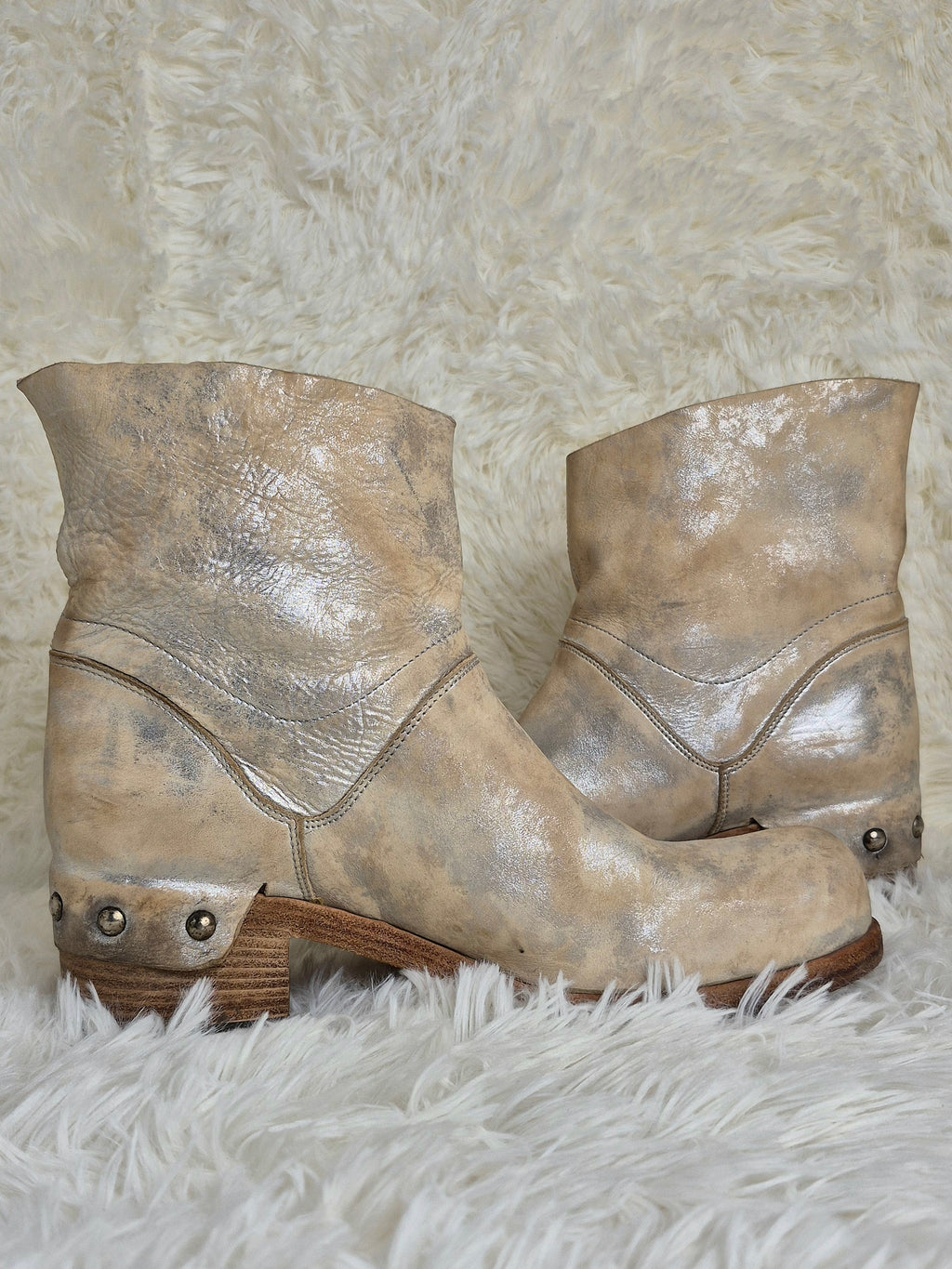 Vic Matiè Cream Boots