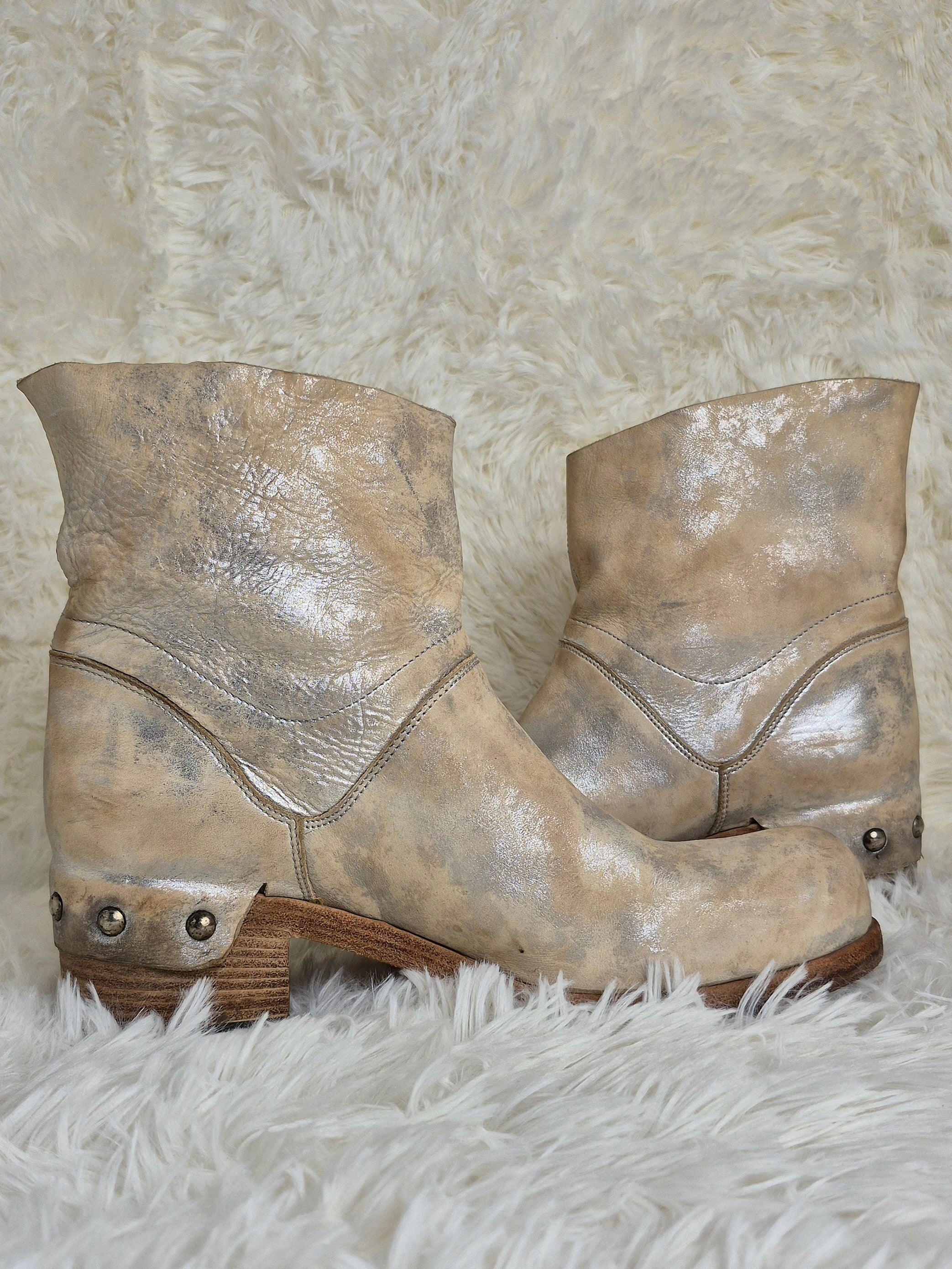 Vic Matiè Cream Boots