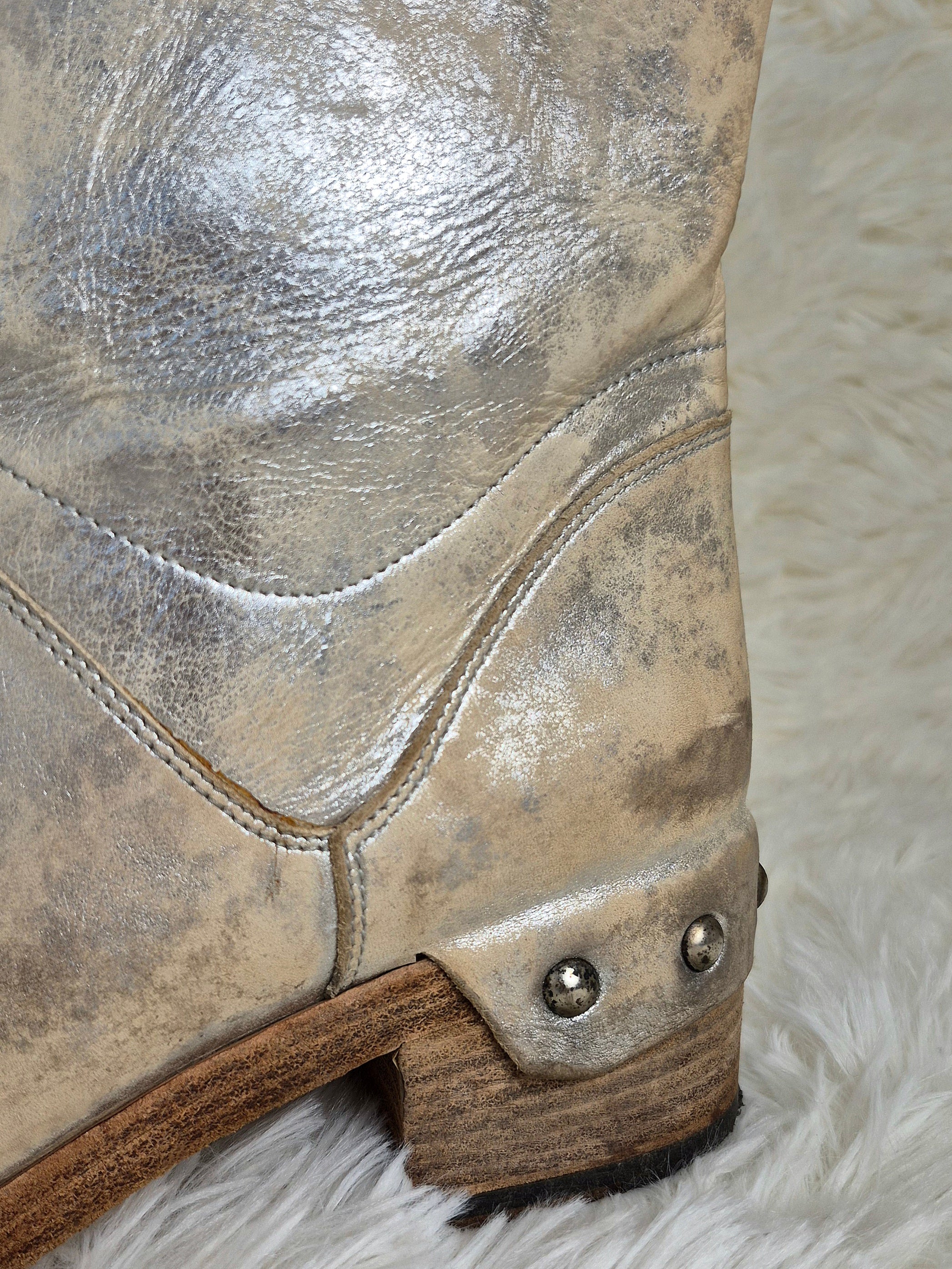 Vic Matiè Cream Boots