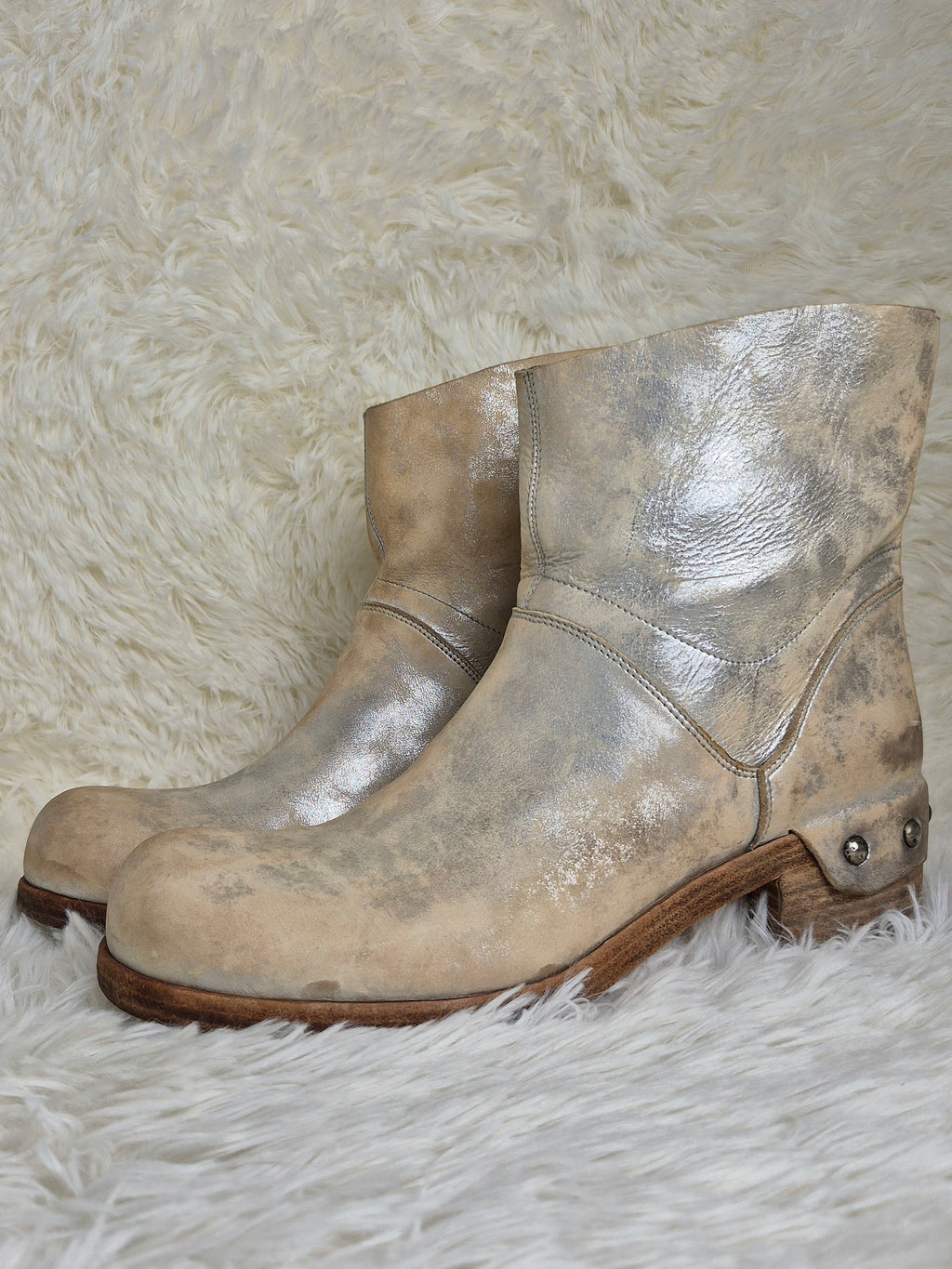 Vic Matiè Cream Boots